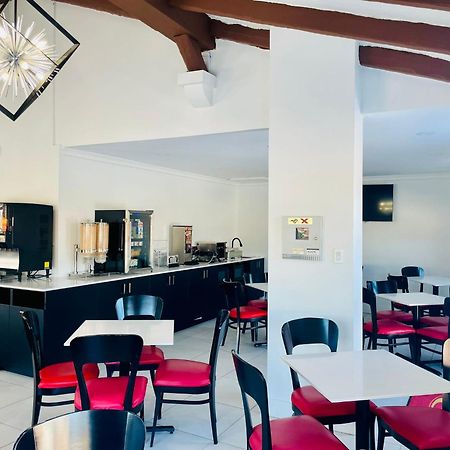 Econo Lodge Brossard Buitenkant foto