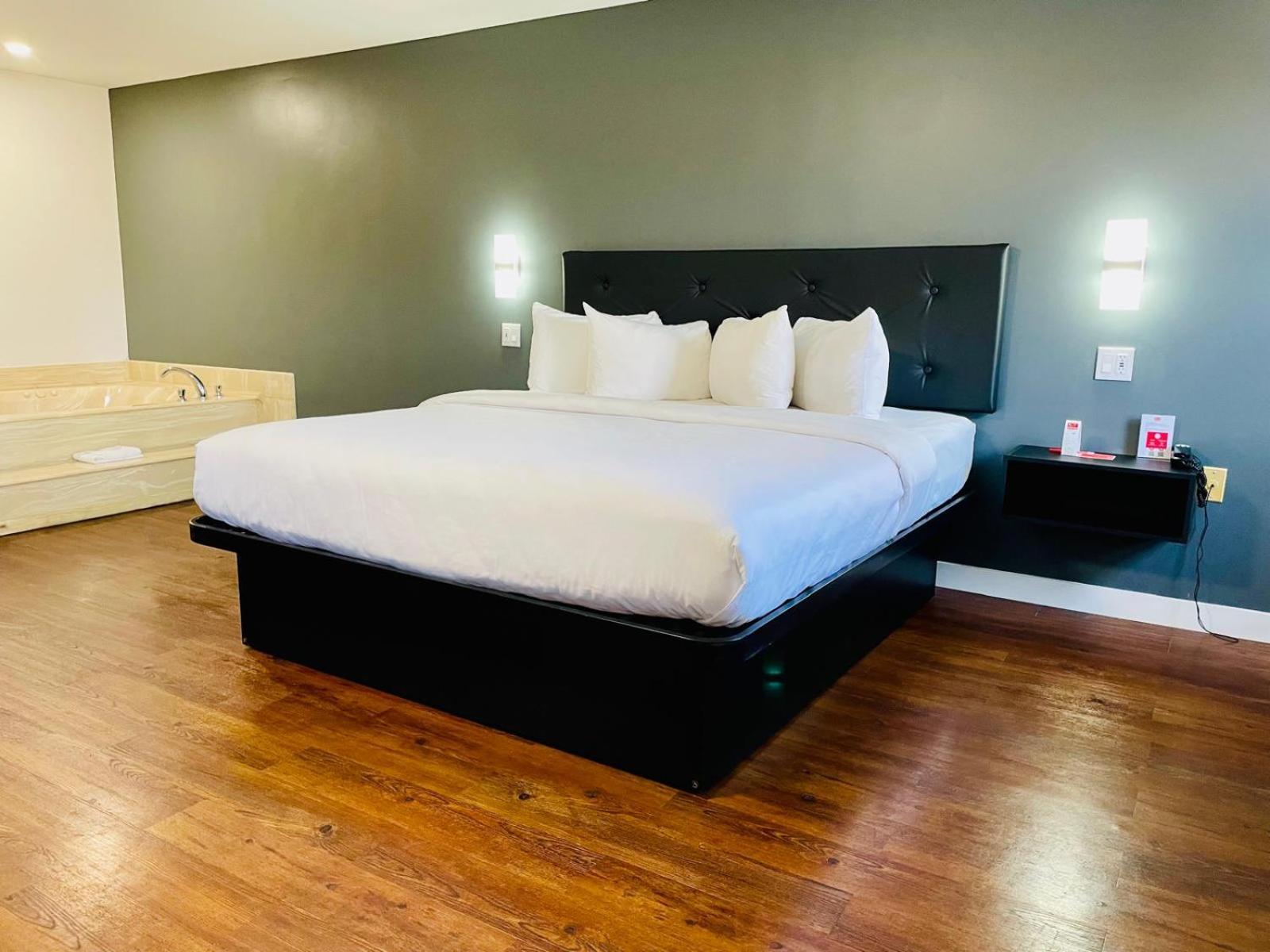 Econo Lodge Brossard Buitenkant foto